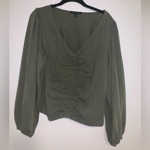 Women’s green fitted top with balloon sleeves